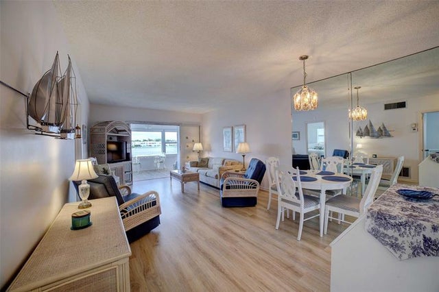 3 of 26 - 1801 Ocean Dr 201, Boynton Beach, FL