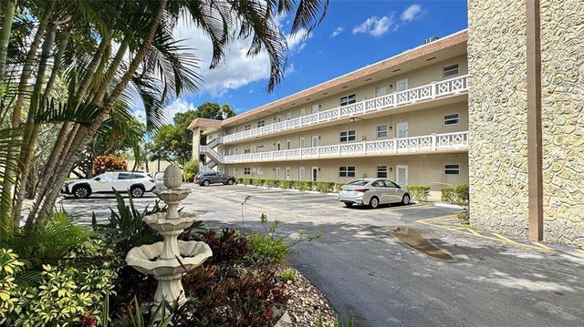 1 of 35 - 5103 Nw 35th St 606, Lauderdale Lakes, FL