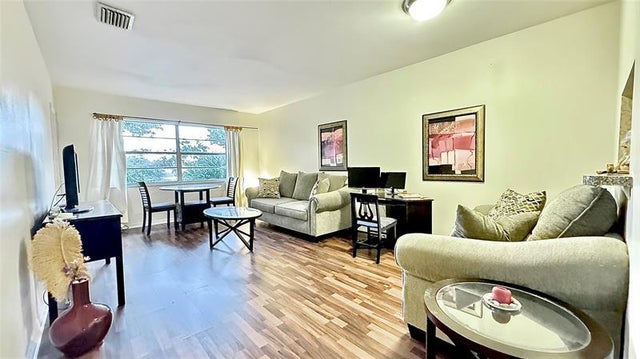 4 of 35 - 5103 Nw 35th St 606, Lauderdale Lakes, FL