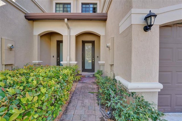 2 of 26 - 4228 N Dixie Hwy 106, Oakland Park, FL