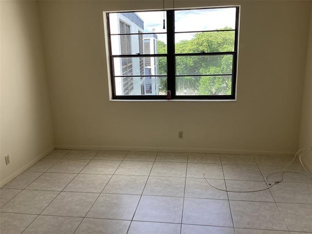 5 of 11 - 9235 Sw 8th St 509, Boca Raton, FL