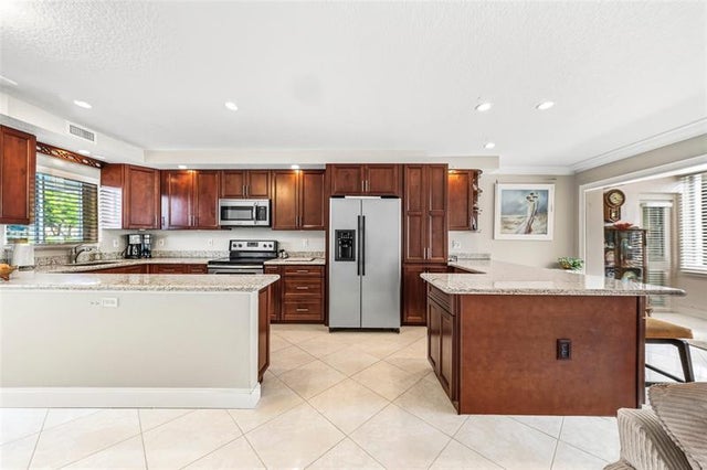 4 of 37 - 1000 Se 4th St 117 & 118, Fort Lauderdale, FL
