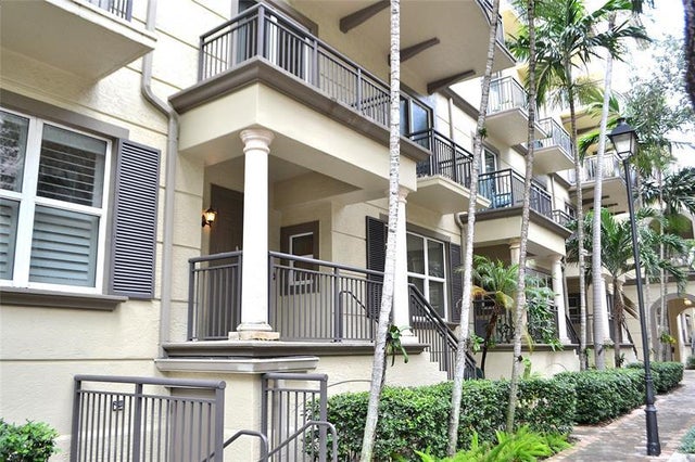 1 of 33 - 2617 Ne 14th Ave 106, Wilton Manors, FL