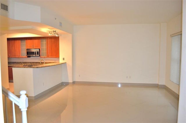 4 of 33 - 2617 Ne 14th Ave 106, Wilton Manors, FL