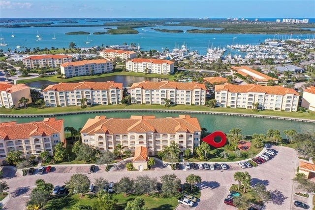 1 of 36 - 19 Harbour Isle Dr W 306, Fort Pierce, FL