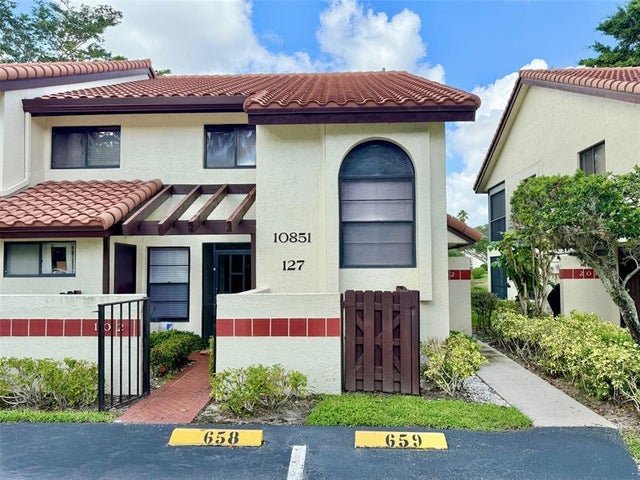 1 of 36 - 10851 Palm Lake Ave 202, Boynton Beach, FL