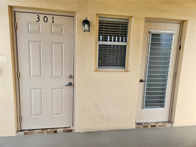2 of 37 - 200 Ashbury Rd 301, Hollywood, FL