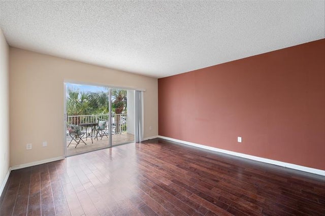 4 of 18 - 3850 Washington St 315, Hollywood, FL