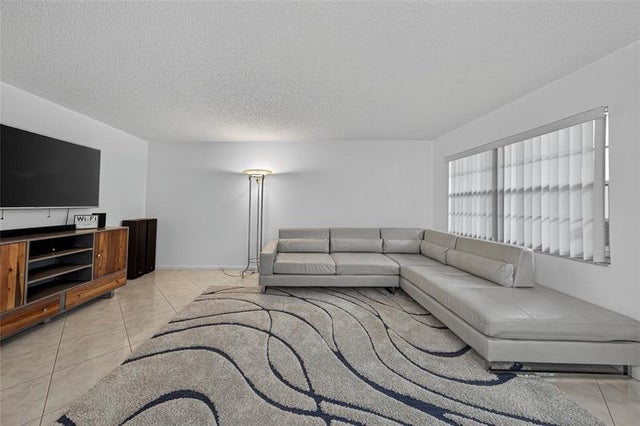 4 of 47 - 1904 Bermuda Cr D1, Coconut Creek, FL