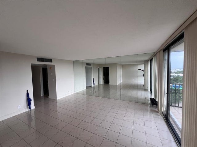 3 of 13 - 20335 W Country Club Dr 1101, Aventura, FL