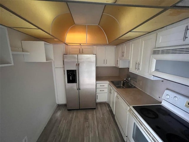 4 of 13 - 20335 W Country Club Dr 1101, Aventura, FL