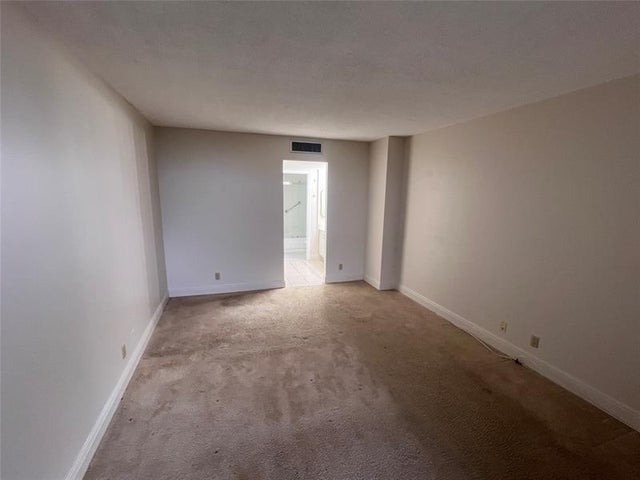 5 of 13 - 20335 W Country Club Dr 1101, Aventura, FL