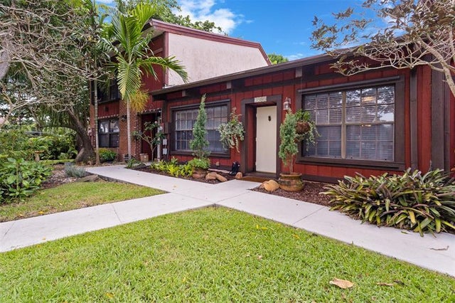 2 of 44 - 2904 N 35th Ter 2904, Hollywood, FL