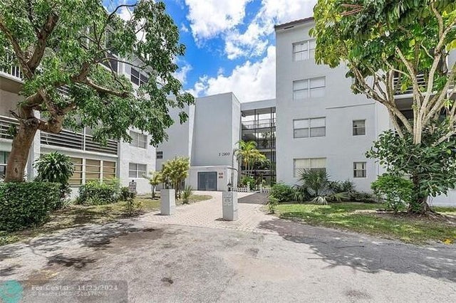 1 of 8 - 2800 Somerset Dr 201 J, Lauderdale Lakes, FL