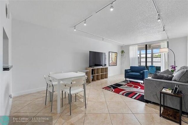 4 of 8 - 2800 Somerset Dr 201 J, Lauderdale Lakes, FL
