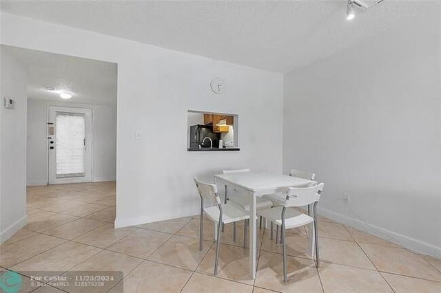 5 of 8 - 2800 Somerset Dr 201 J, Lauderdale Lakes, FL