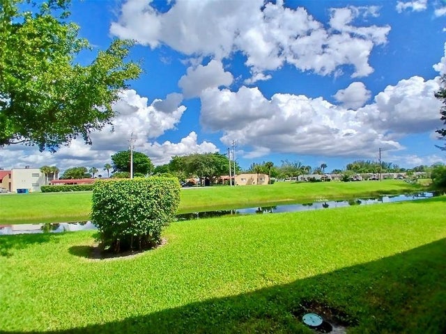 2 of 35 - 100 Lake Meryl Dr 105, West Palm Beach, FL
