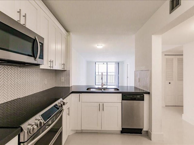 3 of 36 - 112 Lake Emerald Dr 202, Oakland Park, FL