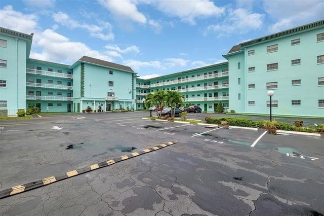 1 of 12 - 4141 Nw 44th Ave 116, Lauderdale Lakes, FL