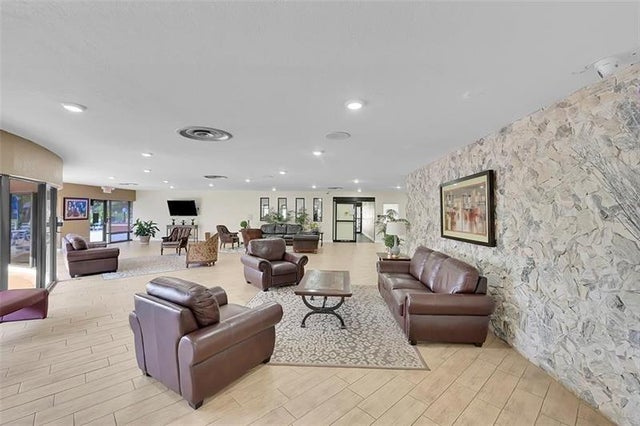 5 of 34 - 9460 Sunrise Lakes Blvd 106, Sunrise, FL