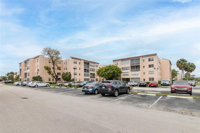 2840 Somerset Dr 403, Lauderdale Lakes