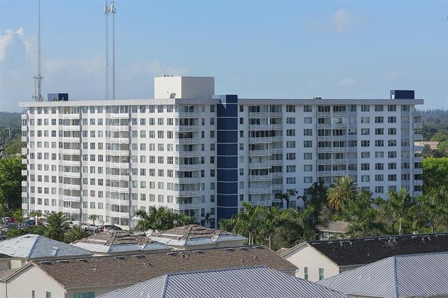 1 of 26 - 4350 Hillcrest Dr 818, Hollywood, FL
