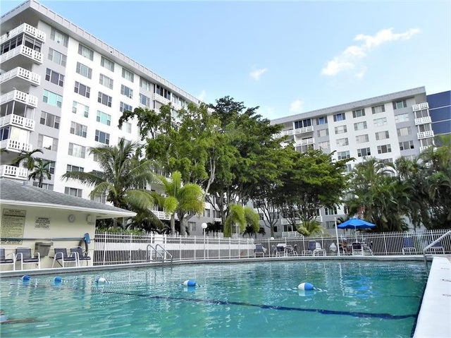 2 of 26 - 4350 Hillcrest Dr 818, Hollywood, FL