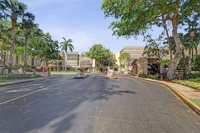 2 of 88 - 2800 N 46th Ave A404, Hollywood, FL
