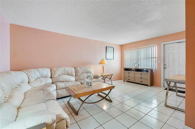 5 of 25 - 1720 Jefferson St 212, Hollywood, FL