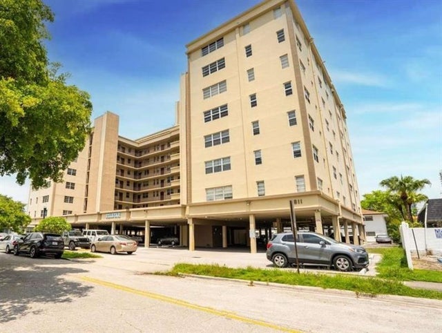 1 of 23 - 1811 Jefferson St 810, Hollywood, FL