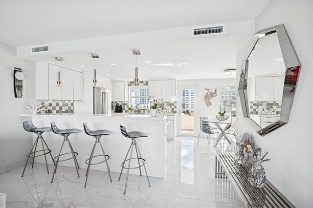 3 of 22 - 215 N Birch 8c, Fort Lauderdale, FL