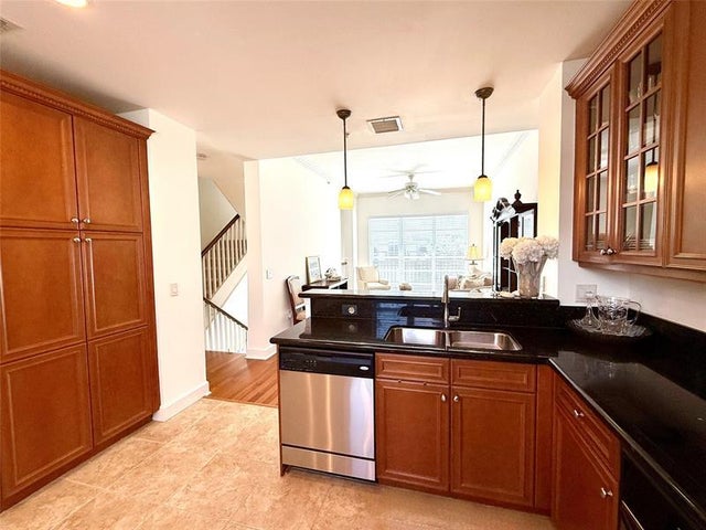 3 of 22 - 1951 Coral Heights Blvd 402, Fort Lauderdale, FL
