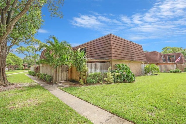 2 of 31 - 730 7th Ln, Palm Beach Gardens, FL