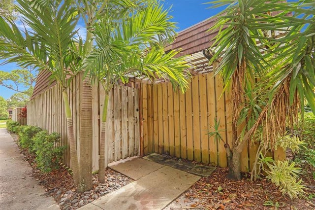 3 of 31 - 730 7th Ln, Palm Beach Gardens, FL