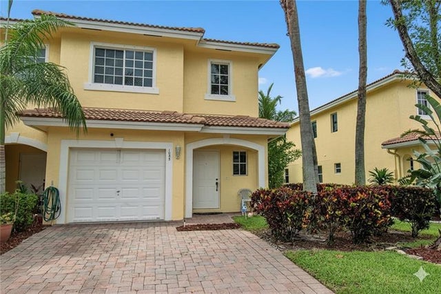 4 of 53 - 1055 Imperial Lake Rd, West Palm Beach, FL