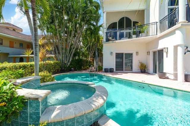 2 of 31 - 70 Isle Of Venice 203, Fort Lauderdale, FL