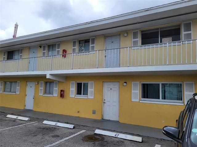 1 of 9 - 1501 Crescent Cir E42, West Palm Beach, FL