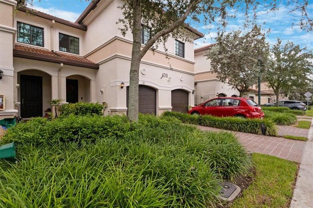 1 of 49 - 4218 N Dixie Hwy 64, Oakland Park, FL