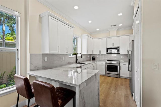 3 of 47 - 1121 Ne 14th Ave, Fort Lauderdale, FL