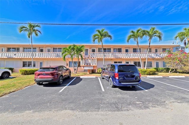 5 of 49 - 1000 Sw 10th Ave P4, Hallandale, FL