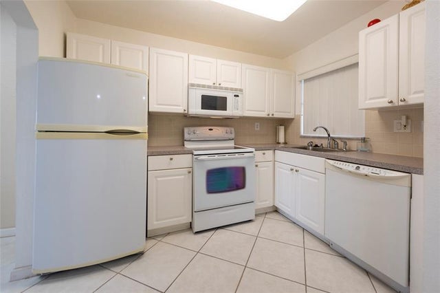 5 of 14 - 8515 Sunrise Lakes Blvd 301, Sunrise, FL