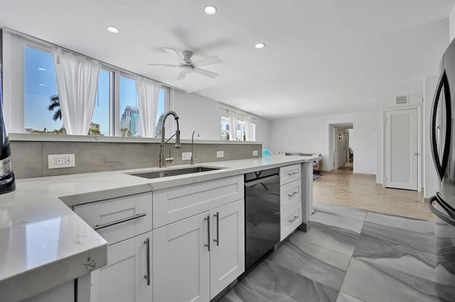 4 of 27 - 720 Bayshore Dr 202, Fort Lauderdale, FL