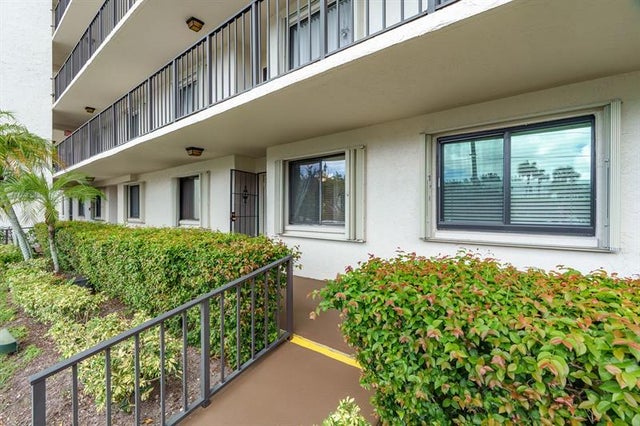 2 of 22 - 3138 Via Poinciana 111, Lake Worth, FL