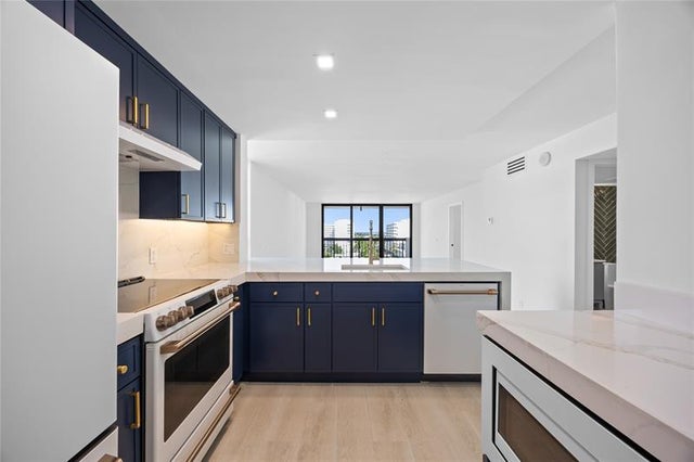 4 of 31 - 4800 E Bayview Dr 901, Fort Lauderdale, FL