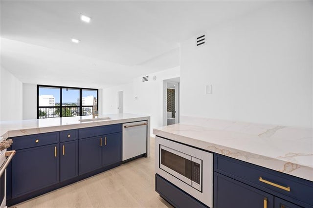 5 of 31 - 4800 E Bayview Dr 901, Fort Lauderdale, FL