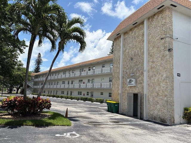 1 of 5 - 3506 Nw 49th Ave 604, Lauderdale Lakes, FL