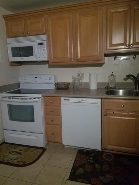 3730 Inverrary Dr 1w, Lauderhill