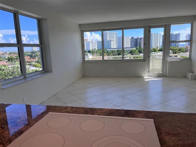 4 of 27 - 3200 Ne 36th St 709, Fort Lauderdale, FL