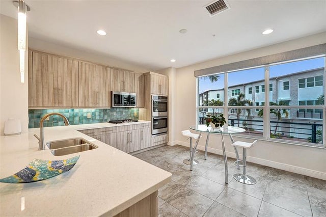 4 of 42 - 2900 Ne 12th Ter 19, Oakland Park, FL