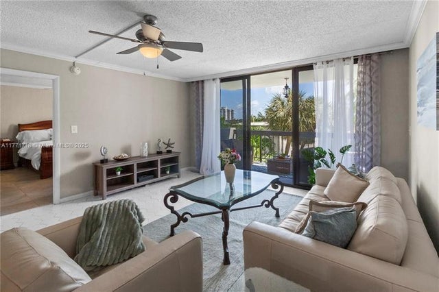 3 of 26 - 4800 Bayview Dr 402, Fort Lauderdale, FL